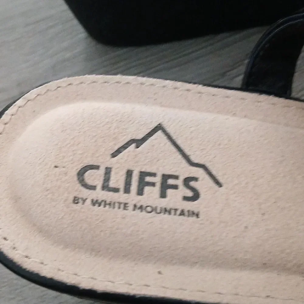 Cliffs by WHITE MOUNTAIN cliffs by